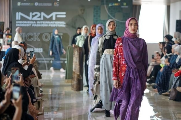 Indonesia International Modest Fashion Festival atau IN2MF 2023 gaet pembeli internasional. (Dini/Suara.com)