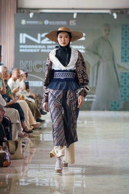 Indonesia International Modest Fashion Festival atau IN2MF 2023 gaet pembeli internasional. (Dini/Suara.com)