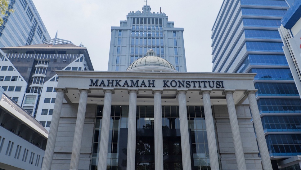 Gedung Mahkamah Konstitusi di Jakarta, Senin (16/10/2023). [Suara.com/Alfian Winanto]