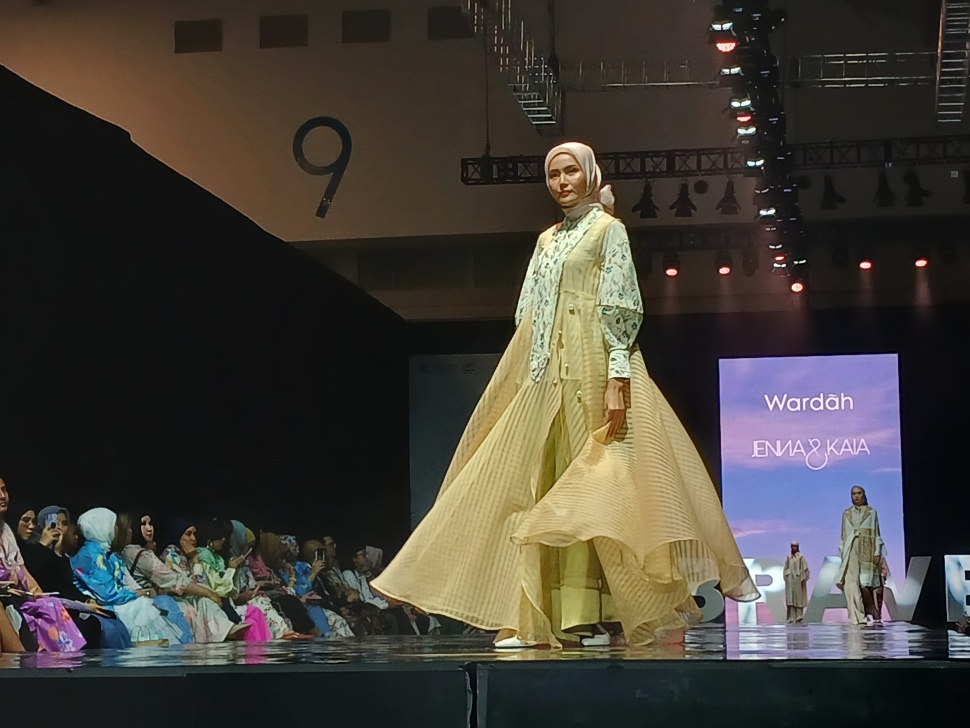 Kolaborasi brand muslim dalam Jakarta Muslim Fashion Week 2024. (Fajar/Suara.com)