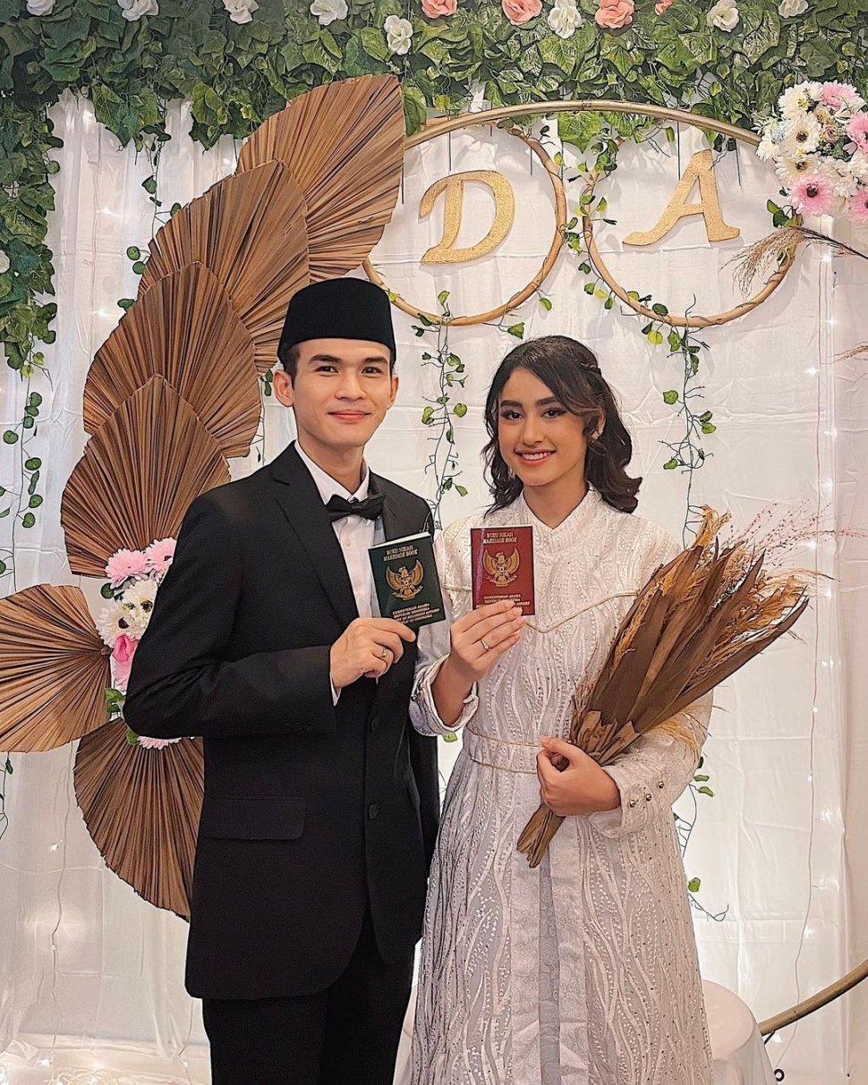 Perjalanan Cinta Afifah Riyad dan Derry Fransakti. (Instagram/derryfransakti)