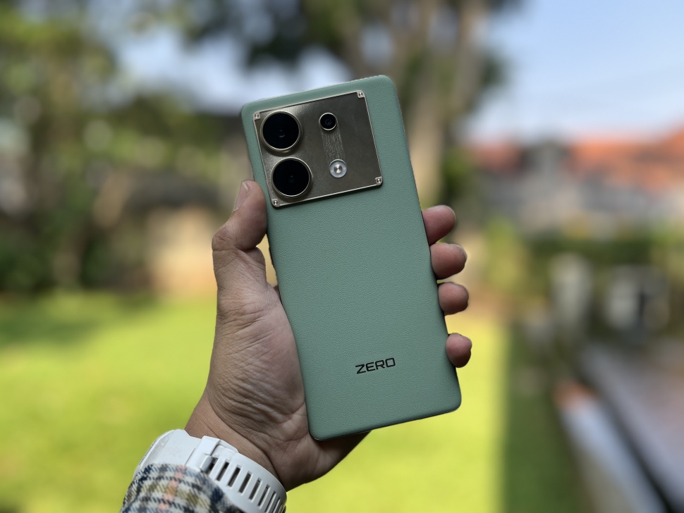 Spesifikasi dan harga Infinix Zero 30 5G yang resmi diluncurkan ke Indonesia, Kamis (26/10/2023). [Suara.com/Dicky Prastya]