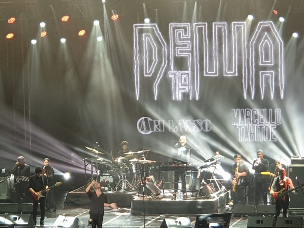 Dewa 19 hadir sebagai penutup dari penampilan lima band yang menggebrak JBL Festival 2023 di Istora Senayan pada Sabtu (28/10/2023). [Suara.com/Rena Pangesti]