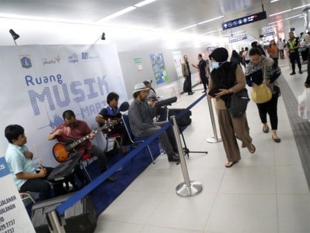 Salah satu layanan publik yang tersedia di Stasiun MRT Jakarta. (Dok: Pemprov DKI Jakarta)