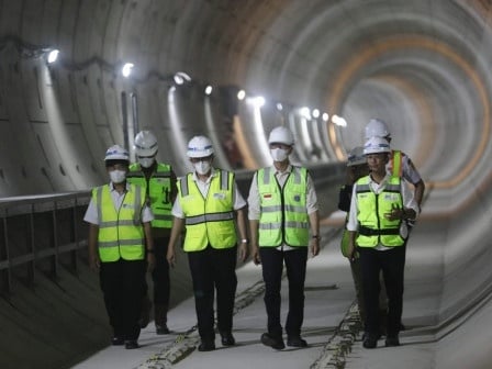 Penjabat Gubernur DKI Jakarta Heru Budi Hartono meninjau pembangunan MRT Jakarta Fase 2. (Dok: Pemprov DKI Jakarta)