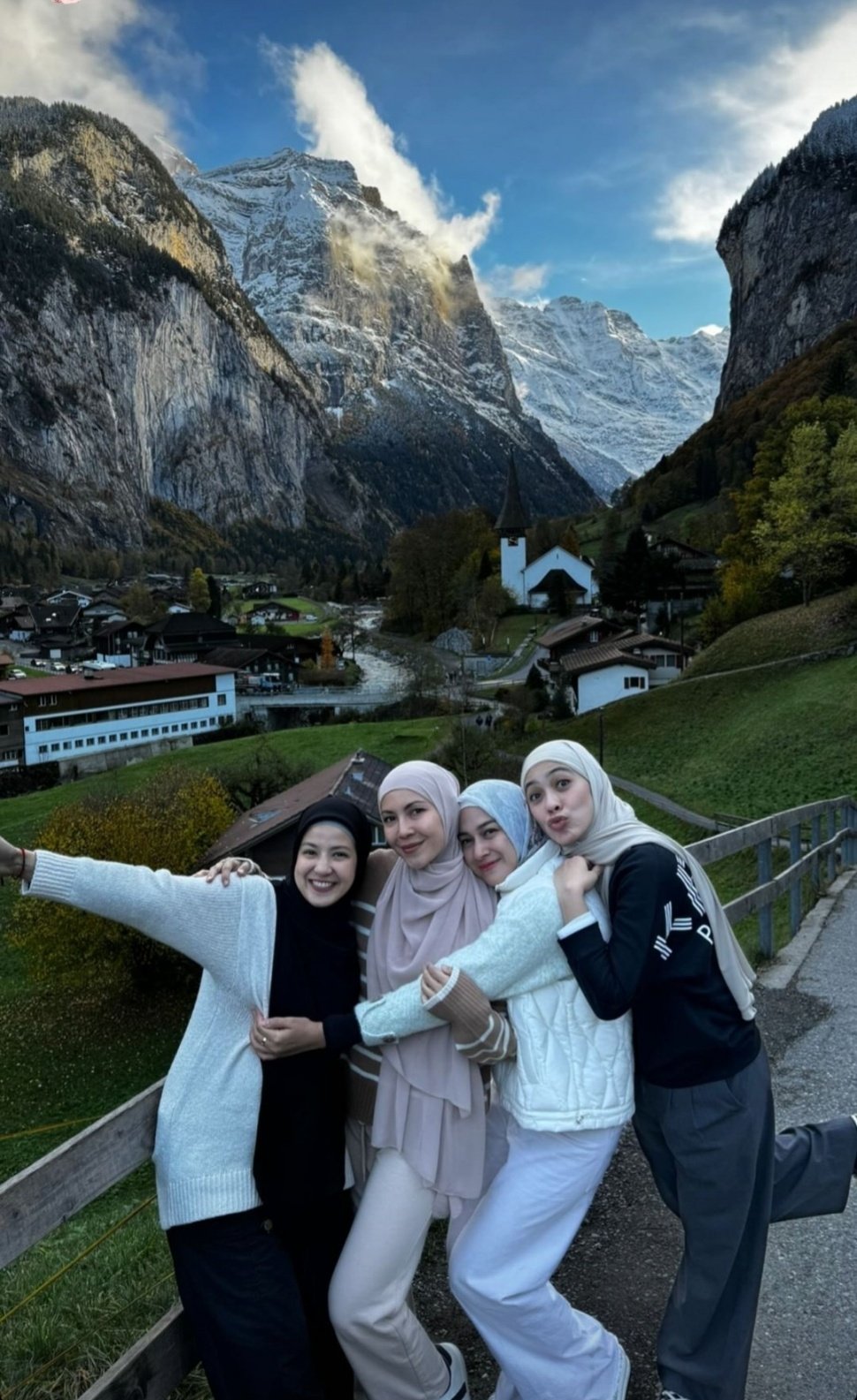 Potret Natasha Rizky, Dian Ayu Lestari, Ratna Galih dan Nina Zatulini Liburan Bersama (Instagram)