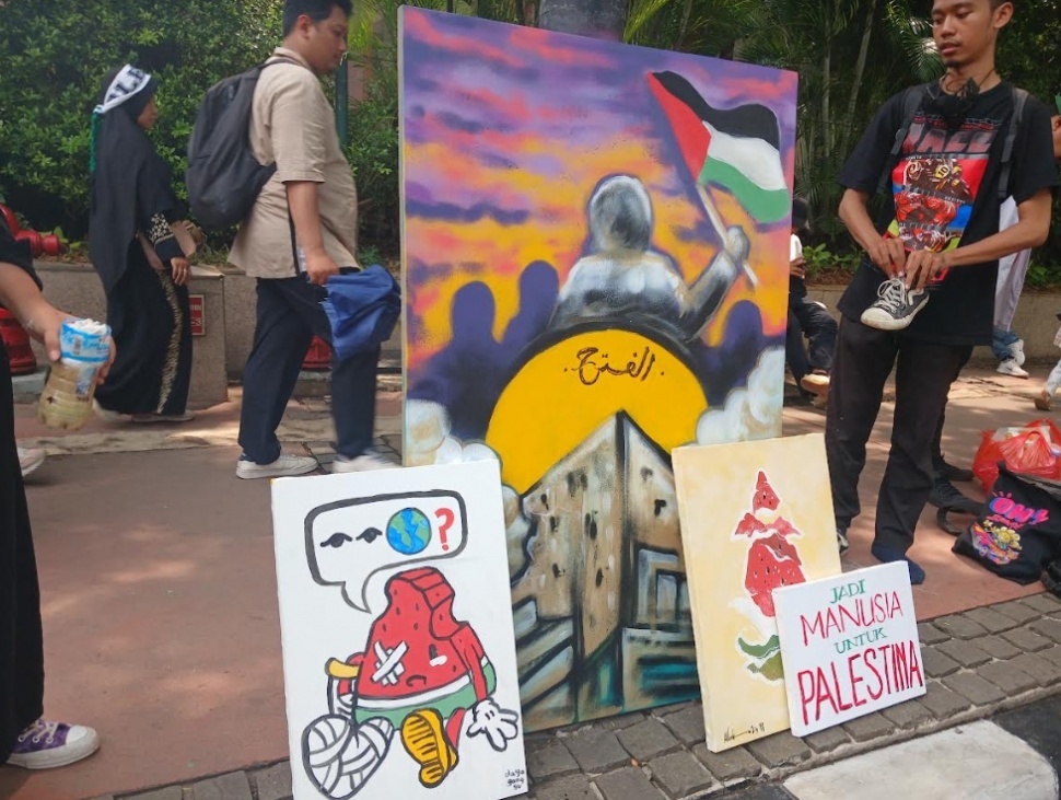 Aksi Wartafunky Bela Palestina Lewat Karya Seni: Jual Mural Untuk Donasi. (Suara.com/Fajar Ramadhan)