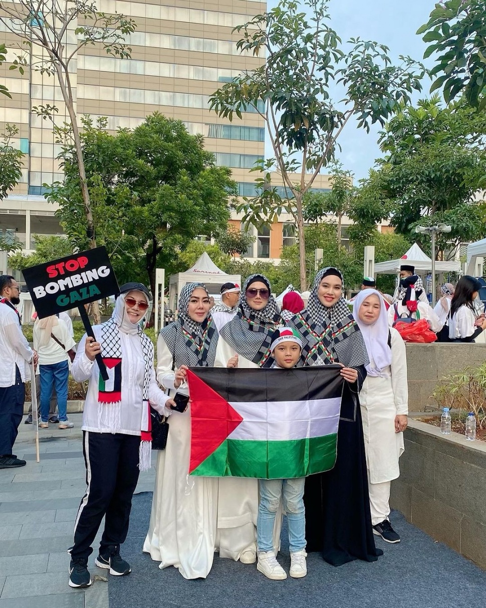 Artis Ikut Aksi Bela Palestina di Monas. (Instagram/mulanjameela1)