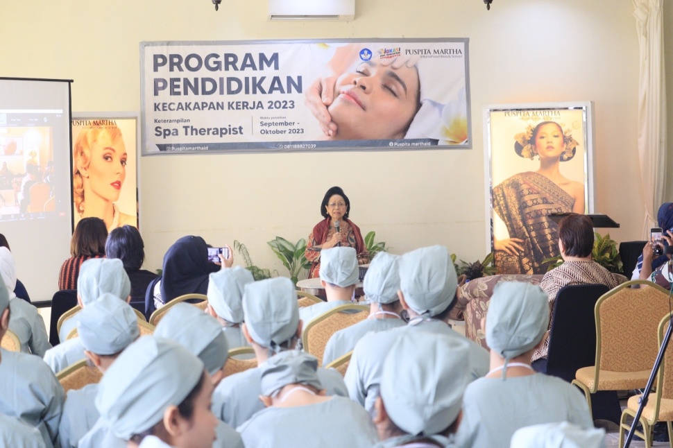 Sekolah Kecantikan Puspita Martha gelar program pendidikan spa terapis. (dok. Puspita Martha)