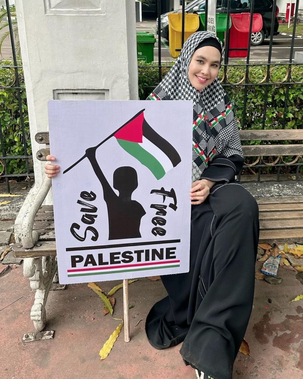 Artis Ikut Aksi Bela Palestina di Monas. (Instagram/kartikaputriworld)