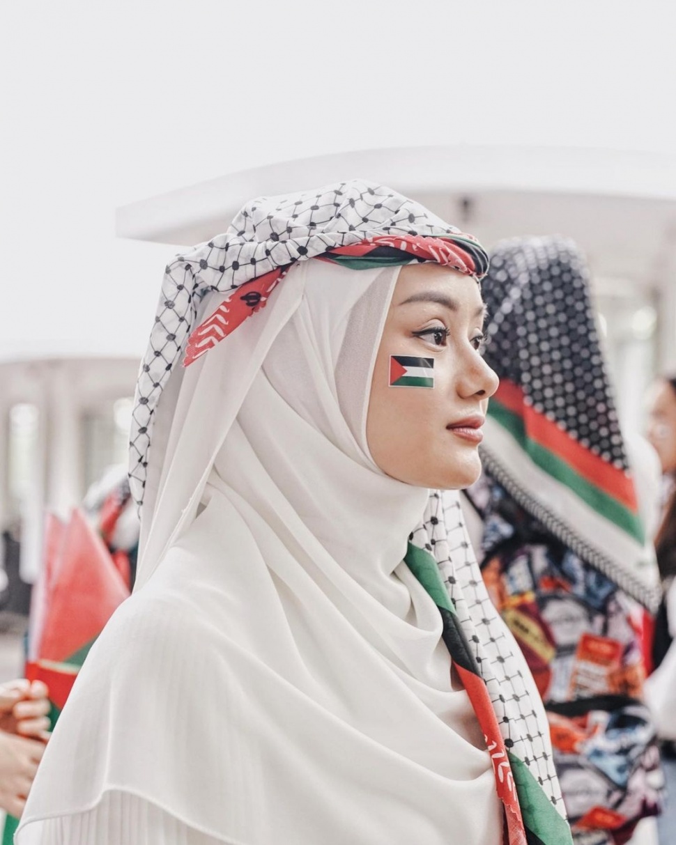 Artis Ikut Aksi Bela Palestina di Monas. (Instagram/dindahw)