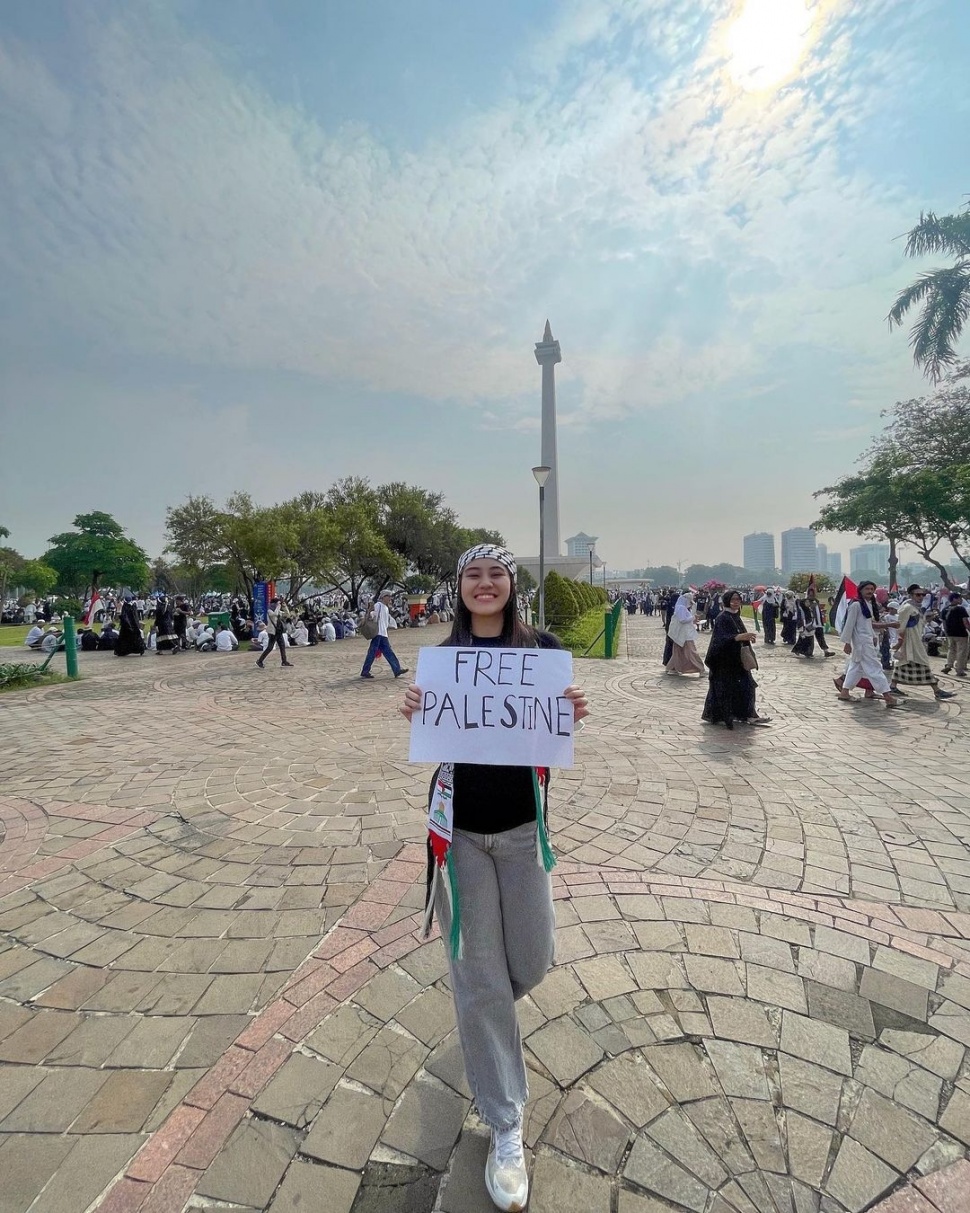 Artis Ikut Aksi Bela Palestina di Monas. (Instagram/aaliyah.massaid)