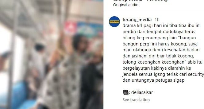 Perempuan gelantungan di KRL (Instagram)