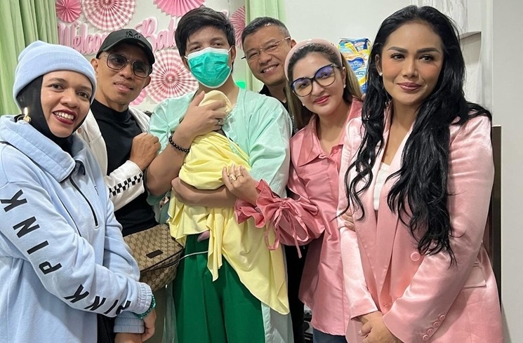 Momen Aurel Hermansyah Melahirkan Anak Kedua (instagram/@genifaruk)