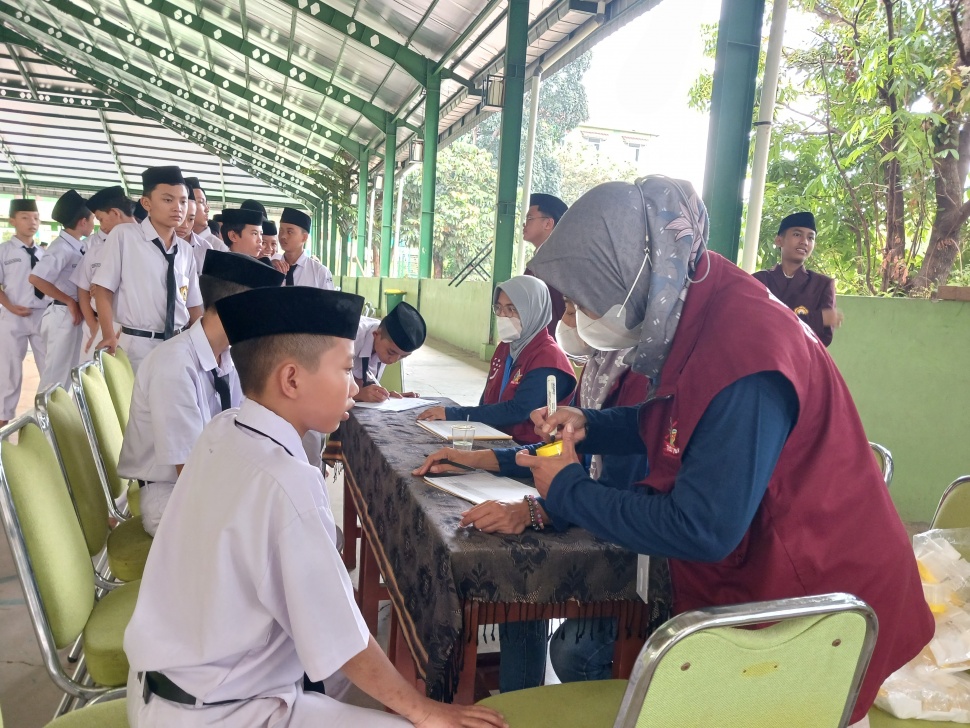 Edukasi dan juga Skrining PTM-TBC di area Pesantren Daarul Rahman, Jakarta Selatan, Selasa (14/11/2023).