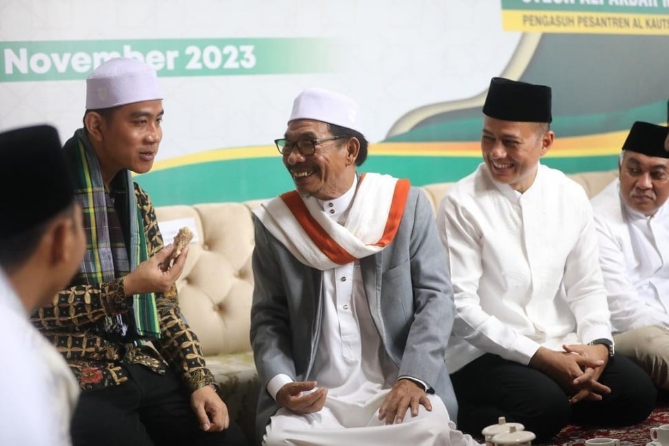 Cawapres Gibran Rakabuming Raka berkunjung ke Pondok Pesantren Al-Kautsar Medan pada Minggu (19/11/2023). [Instagram @musa_rajekshah]