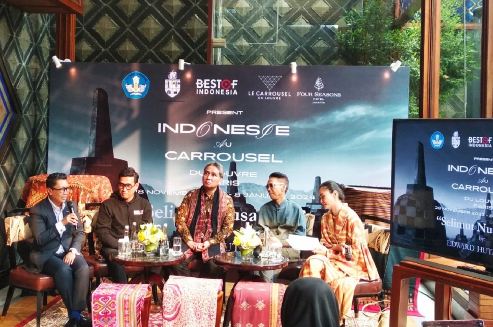 Berkolaborasi dengan Best of Indonesia yang didukung oleh Kemedikbudristek, Desainer Edward Hutabarat akan menampilkan keindahan seni tenun Indonesia dalam pameran bertajuk "Selimut Nusantara" di Carrousel du Louvre, Paris, pada 28 November 2023 - 8 Januari 2024. (Foto: Suara.com/Ririn Indriani) 