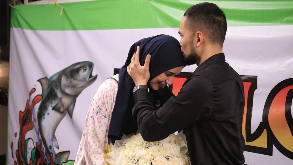 Shireen Sungkar dan Teuku Wisnu Rayakan Anniversary di Pecel Lele (Instagram)