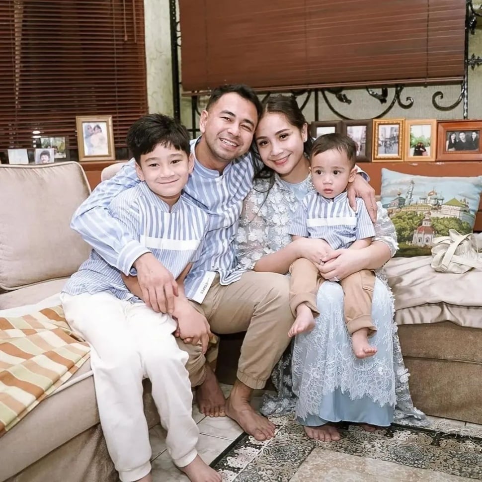 Raffi Ahmad dan Nagita Slavina bersama Rafathar Malik Ahmad dan Rayyanza Cipung. [Instagram]