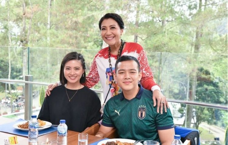 Hafiz Akbar dengan dengan anak lalu istri Jenderal TNI (Purn) Andika Perkasa (Instagram)