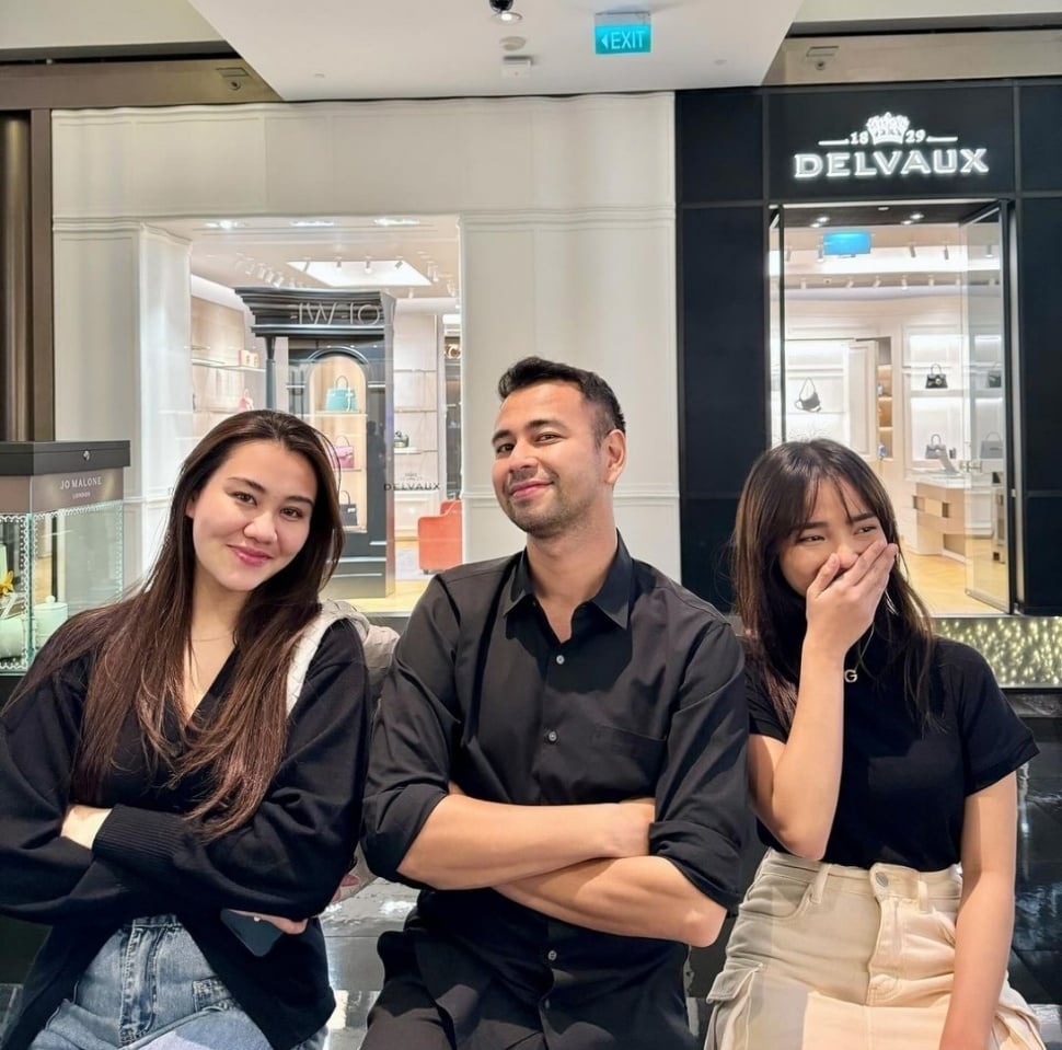 Raffi Ahmad Ajak Fuji dan Aaliyah Massaid Foto Bareng (Instagram)