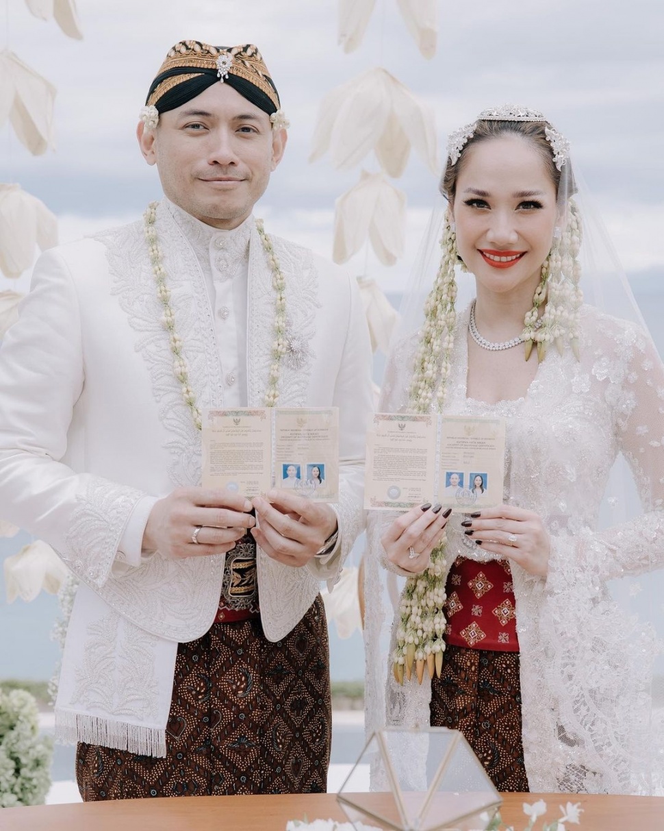 Bunga Citra Lestari and Tiko Aryawardhana officially become husband and wife.  (Instagram)