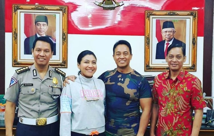 Jenderal TNI (Purn) Andika Perkasa, Kombes Pol Bhirawa Braja Paksa, dan keluarga (Instagram)