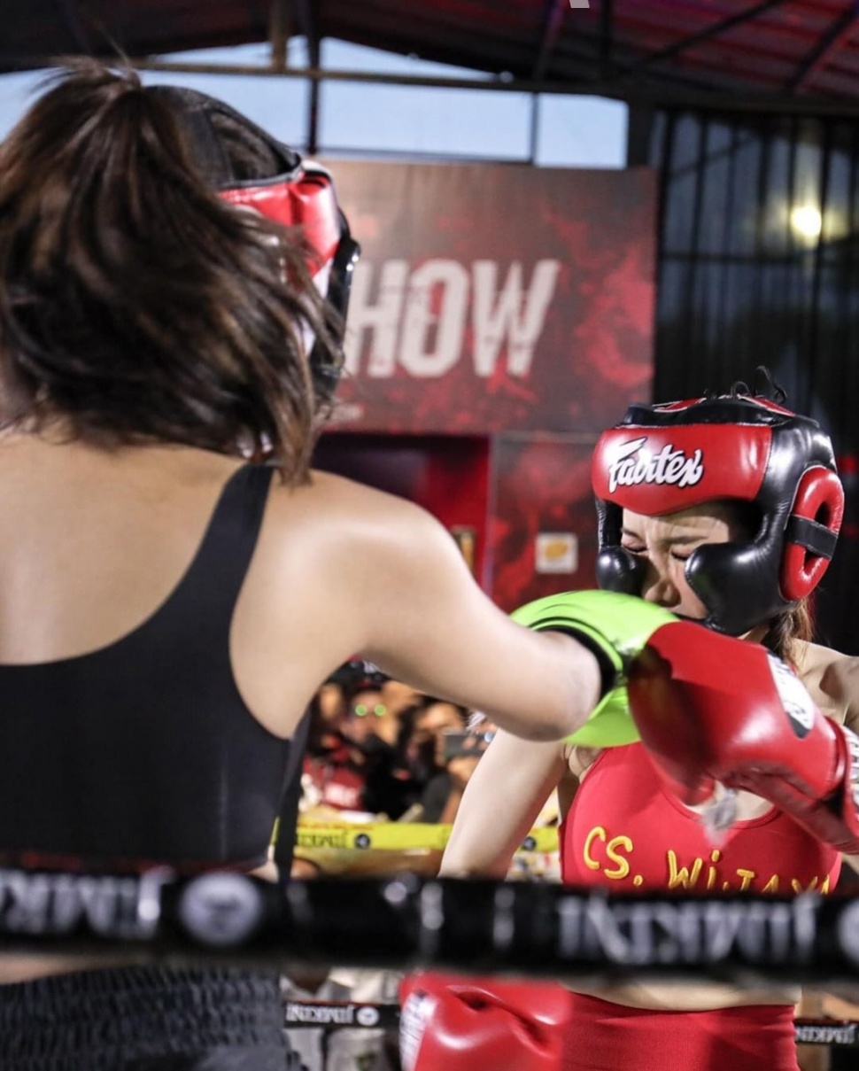 Portrait of Millen Cyrus Winning Boxing Against Sunny Wijaya.  (Instagram/@millencyrus)