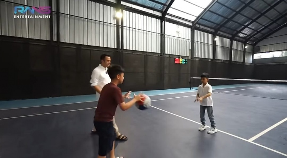 Jan Ethes Tanding Main Basket Bareng Rafathar. (Youtube Rans Entertainment)