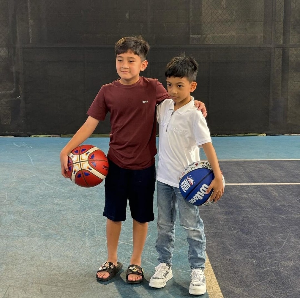 Jan Ethes Tanding Main Basket Bareng Rafathar. (Instagram/@raffinagita1717)