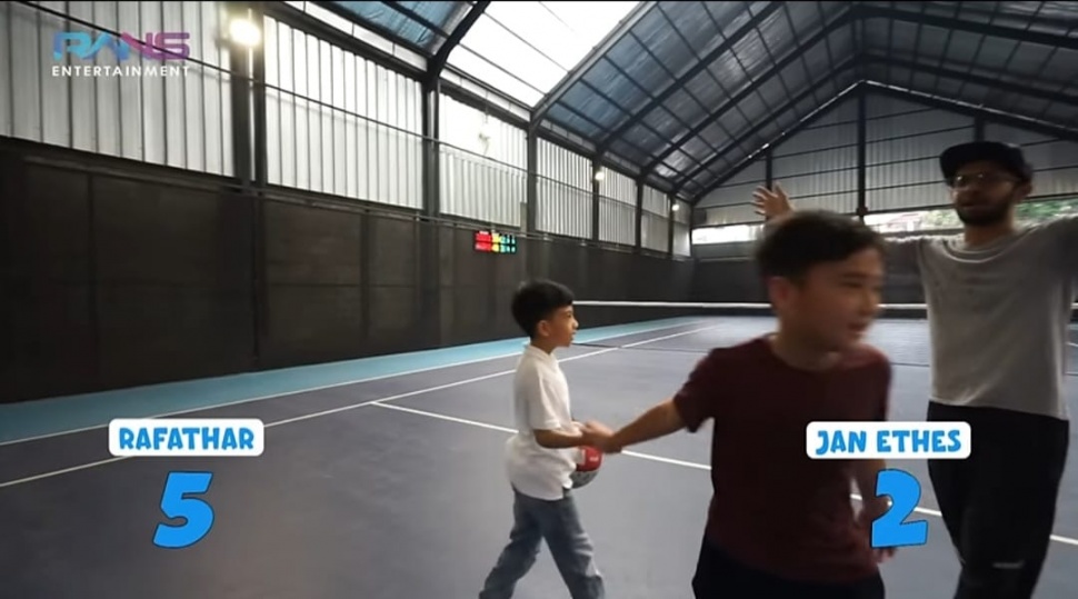 Jan Ethes Tanding Main Basket Bareng Rafathar. (Youtube Rans Entertainment)