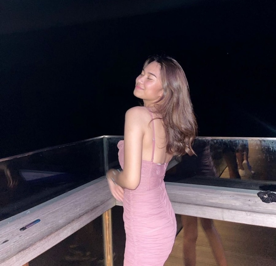 OOTD Seksi Feminin Azizah Salsha (Instagram)