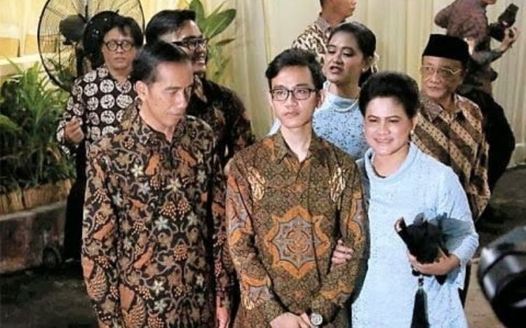 Presiden Joko Widodo alias Jokowi dengan Gibran Rakabuming Raka (Instagram)