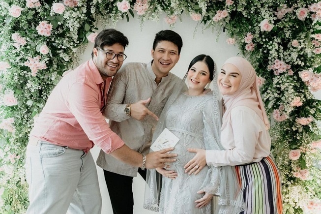 Aditya Zoni mendadak di-unfollow oleh Yasmine Ow (Instagram)