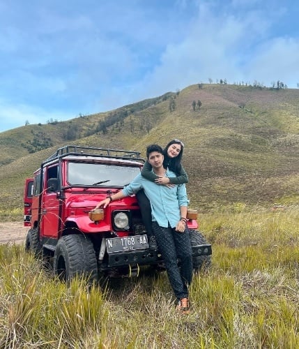 Potret Romantis Aditya Zoni dan Yasmine Ow. (Instagram/@real_aditya1)