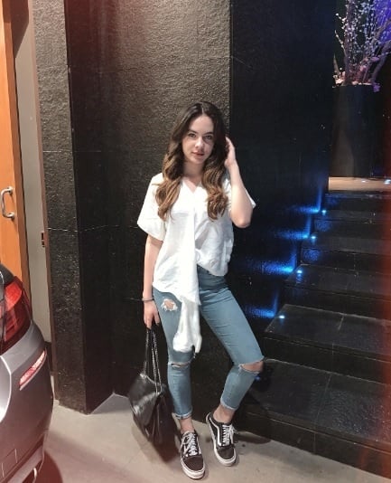 OOTD Kasual ala Steffi Zamora. (Instagram/@steffizamoraaa)