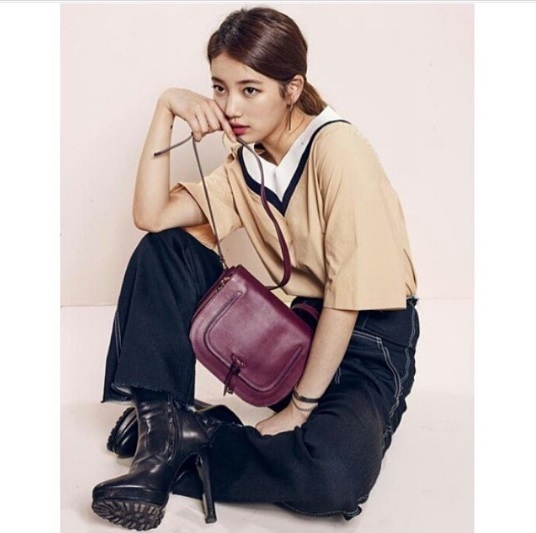 Padu Padan Boots ala Bae Suzy. (Instagram/@skuukzky)