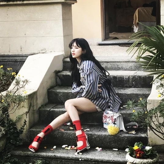 Padu Padan Boots ala Bae Suzy. (Instagram/@skuukzky)