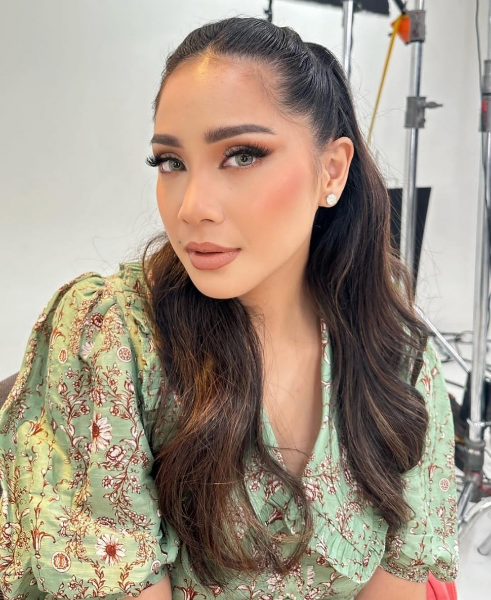 Dirias Tasya Farasya Ini 5 Potret Nagita Slavina Dengan Makeup Bold Yang Bikin Pangling 9747