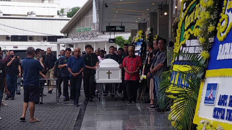 Jenazah mantan Gubernur Papua Lukas Enembe disemayamkan di RSPAD Gatot Subroto, Jakarta, Selasa (26/12/2023) [Suara.com/Yaumal]