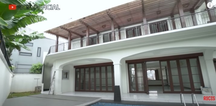 Rumah Ria Ricis dan Teuku Rian. (YouTube/Ricis Official)