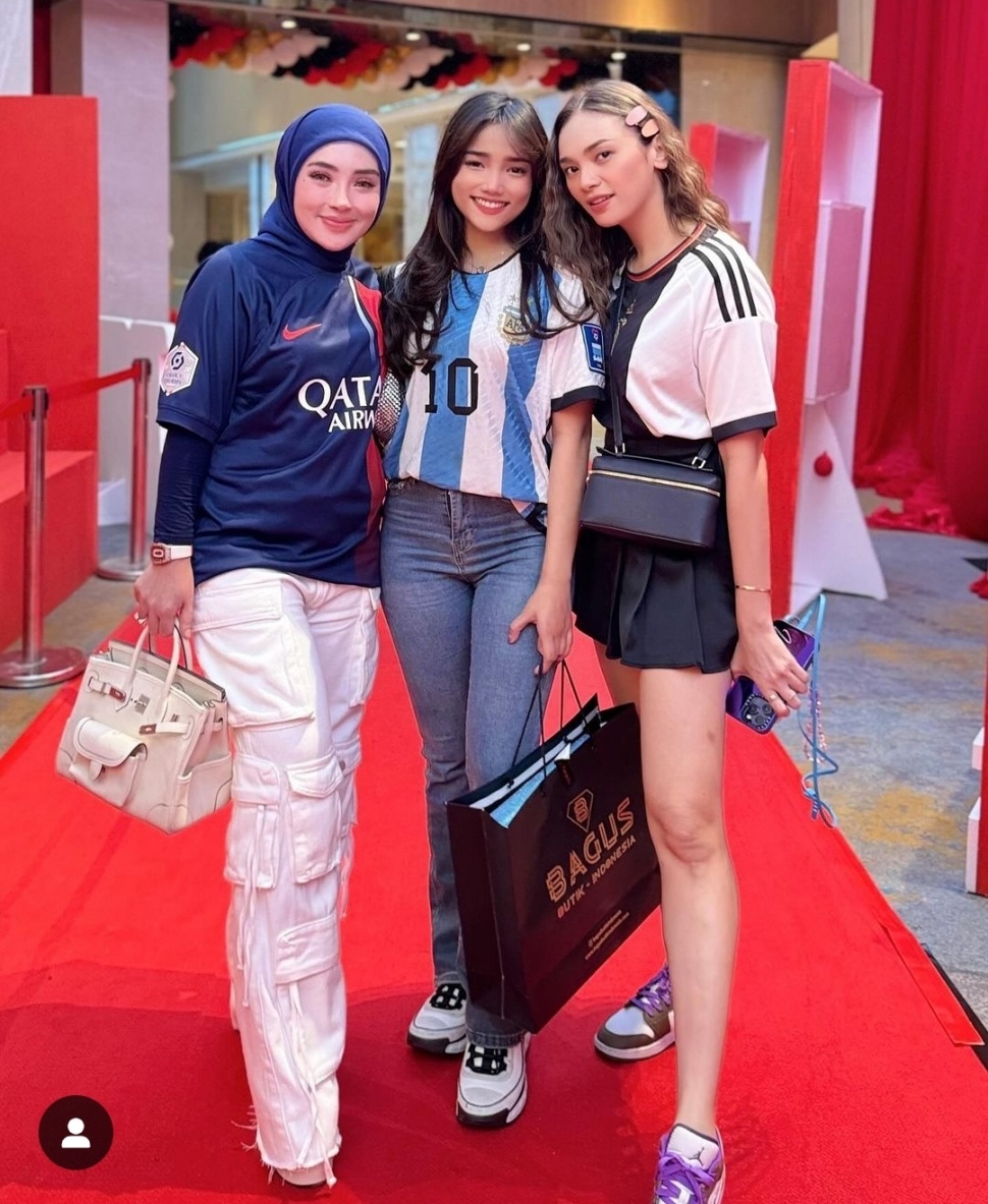 Fuji Kenakan Jersey di Ultah Baby L (Instagram)