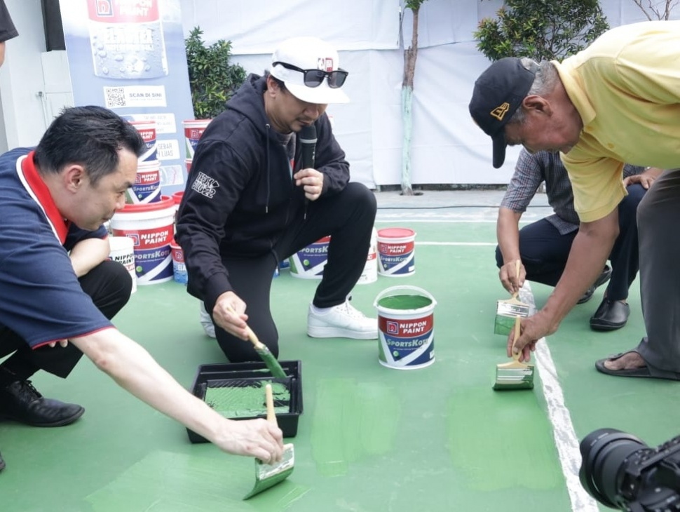 Nippon Paint dan Vindes Sport mendonasikan 1.380 liter cat untuk lapangan bulau tangkis area Jabodetabek, Jawa Tengah dan Yogyakarta. (Foto: Istimewa)