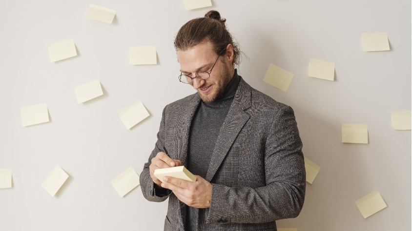 Ilustrasi manajemen waktu pengerjaan psikotes dengan ritme stabil agar semua delapan kotak tergambar tepat waktu