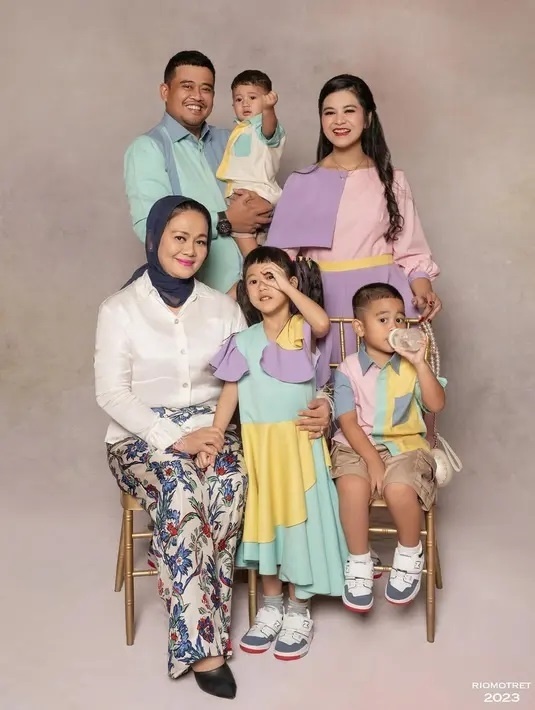 Foto Keluarga Kahiyang Ayu juga Bobby Nasution. (Instagram/@ayanggkahiyang)