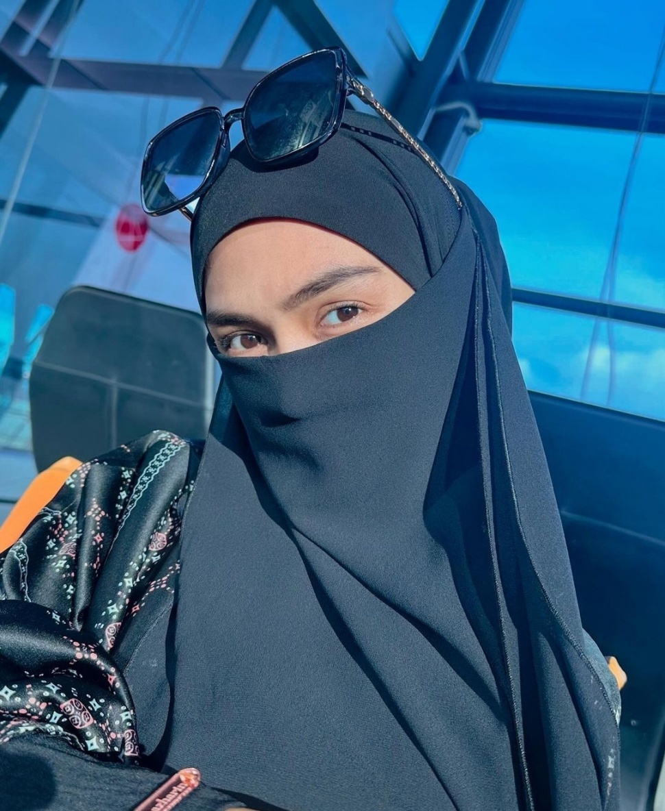 Potret Ria Ricis Saat Umrah (Instagram)