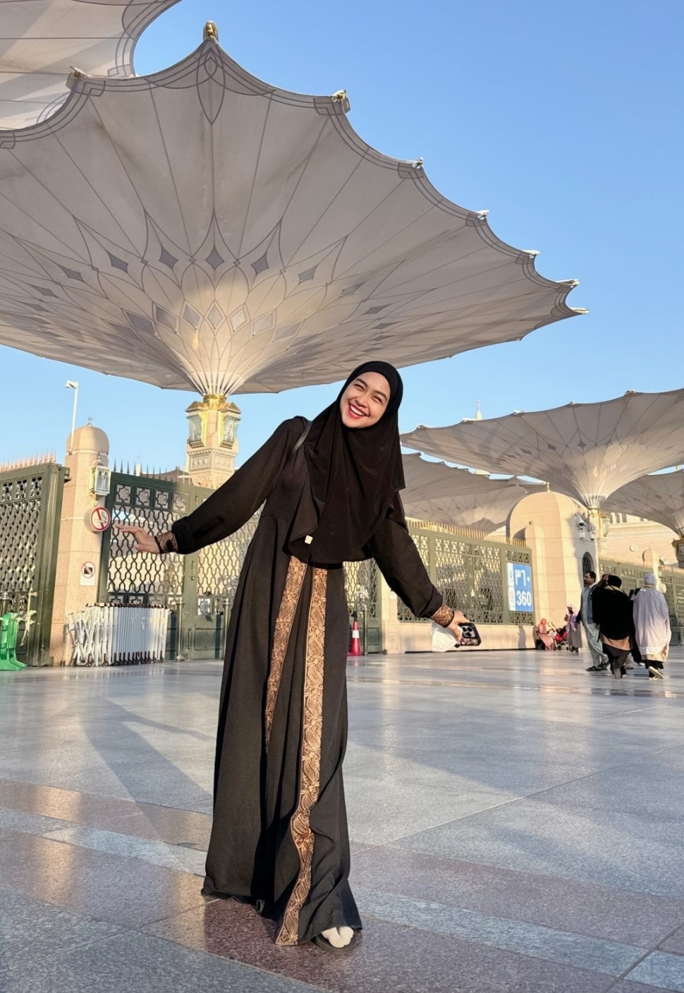 Potret Ria Ricis Saat Umrah (Instagram)