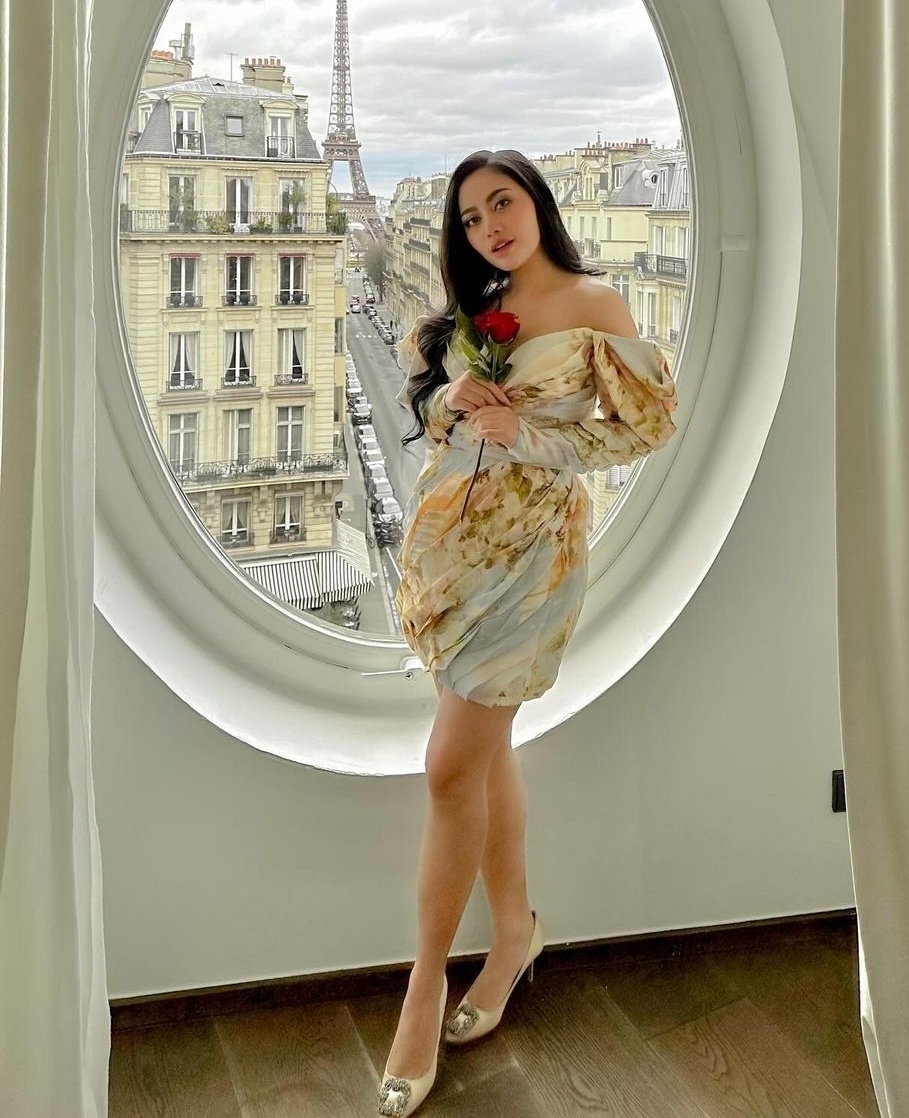 OOTD Rachel Vennya di Paris (Instagram)