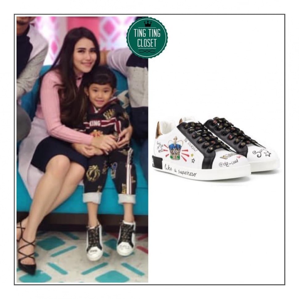 Koleksi sepatu dan sandal mewah Bilqis Khumairah Razak anak Ayu Ting Ting. (Instagram/@tingtingcloset)