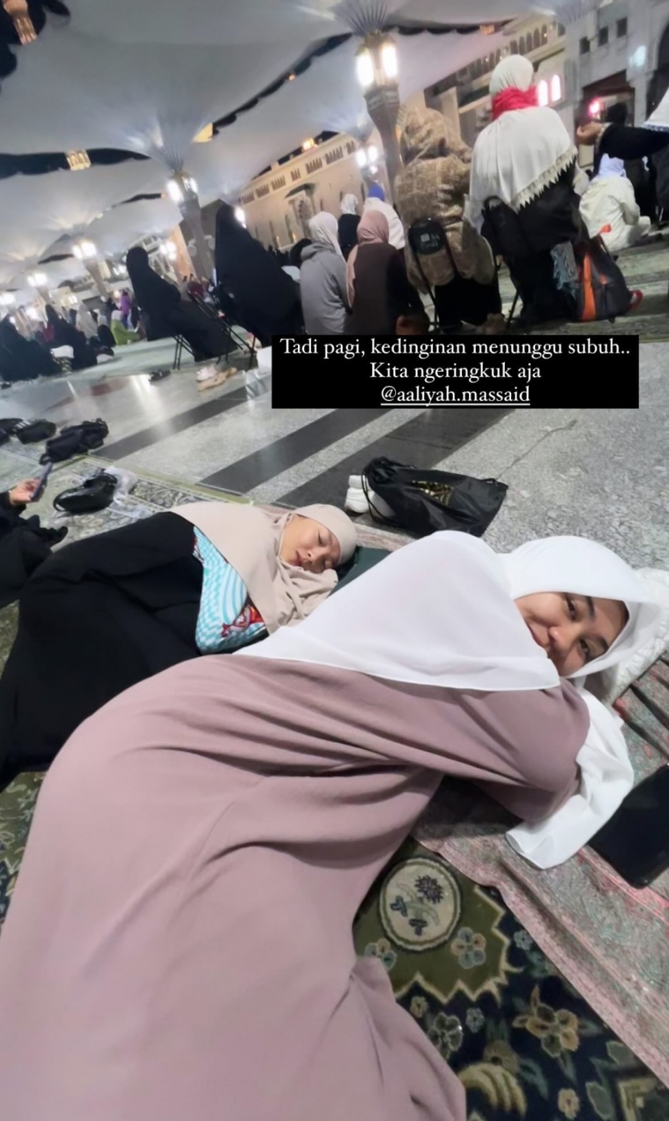 Potret Anggun Aaliyah Massaid Saat Umrah (Instagram)